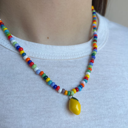 Collana colorata con ciondolo limone