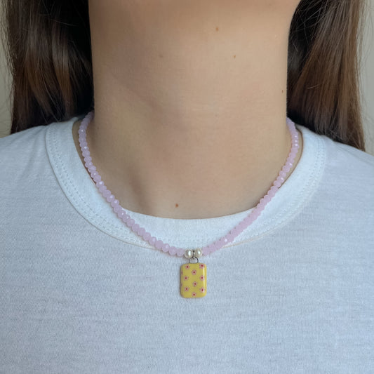 Collana rosa con ciondolo fiorellini