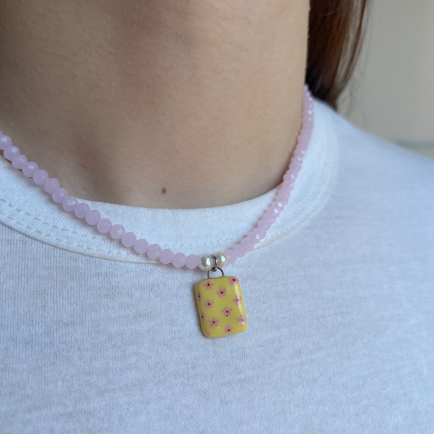 Collana rosa con ciondolo fiorellini