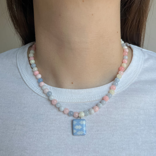 Collana colori pastello con ciondolo cielo