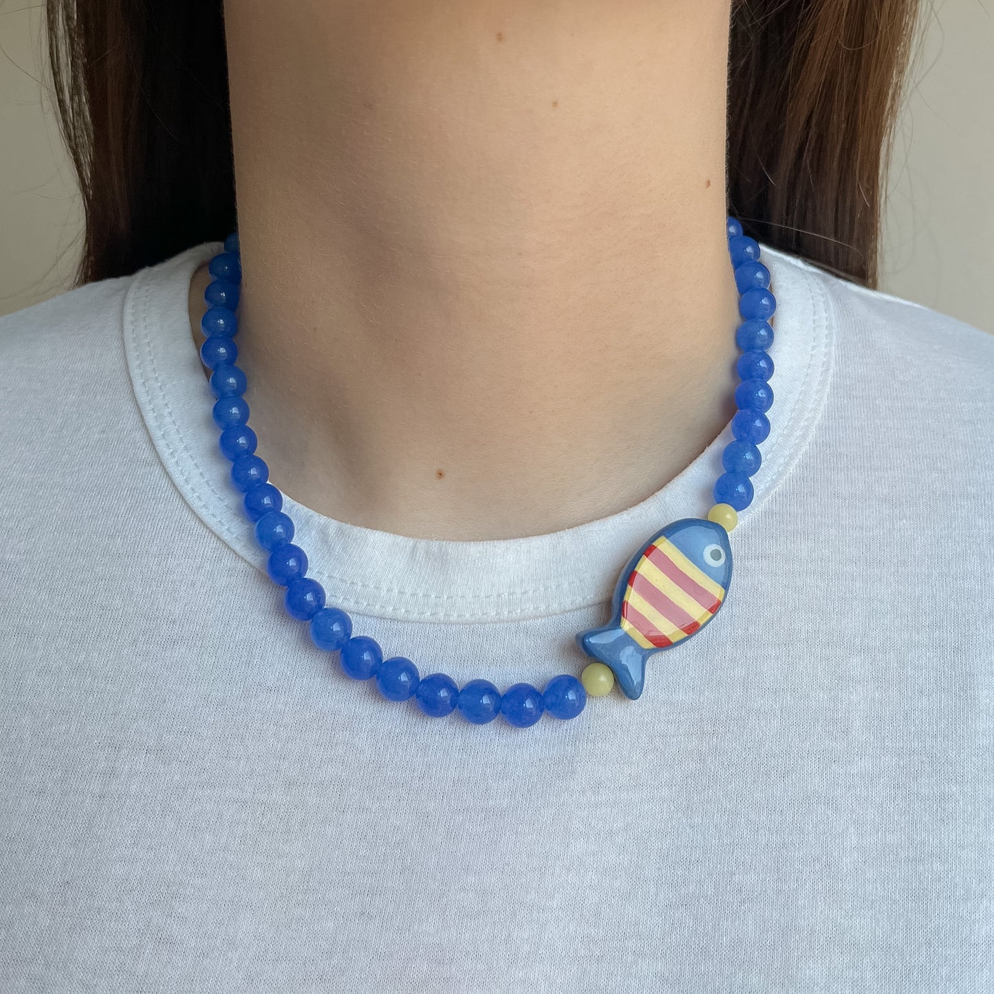 Collana blu con pesciolino