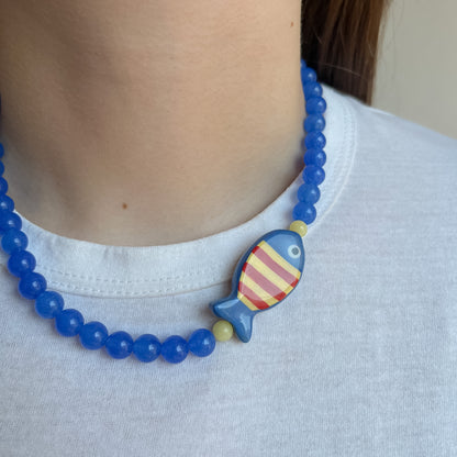 Collana blu con pesciolino
