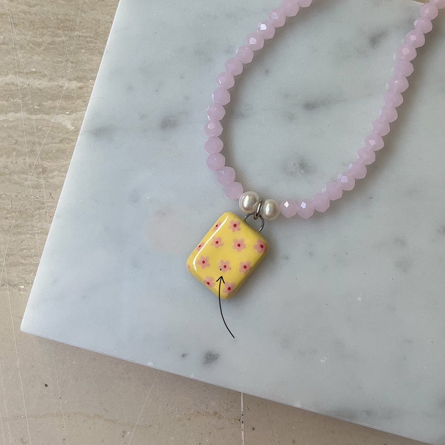 Collana rosa con ciondolo fiorellini
