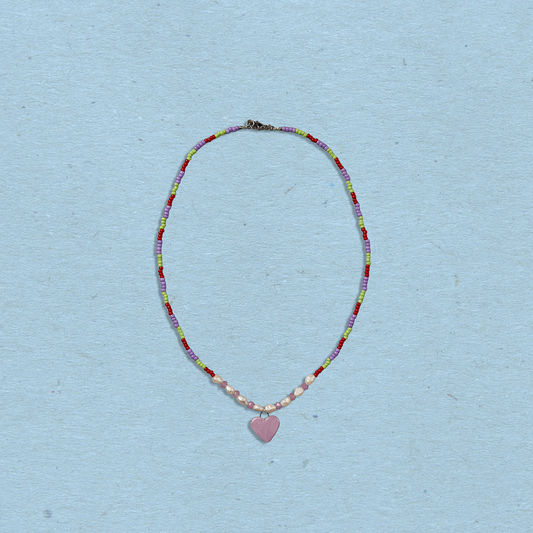Collana con perline e ciondolo cuore lilla