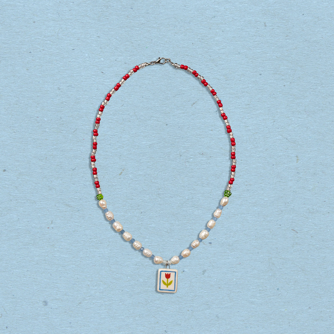 Collana con perle e ciondolo tulipano