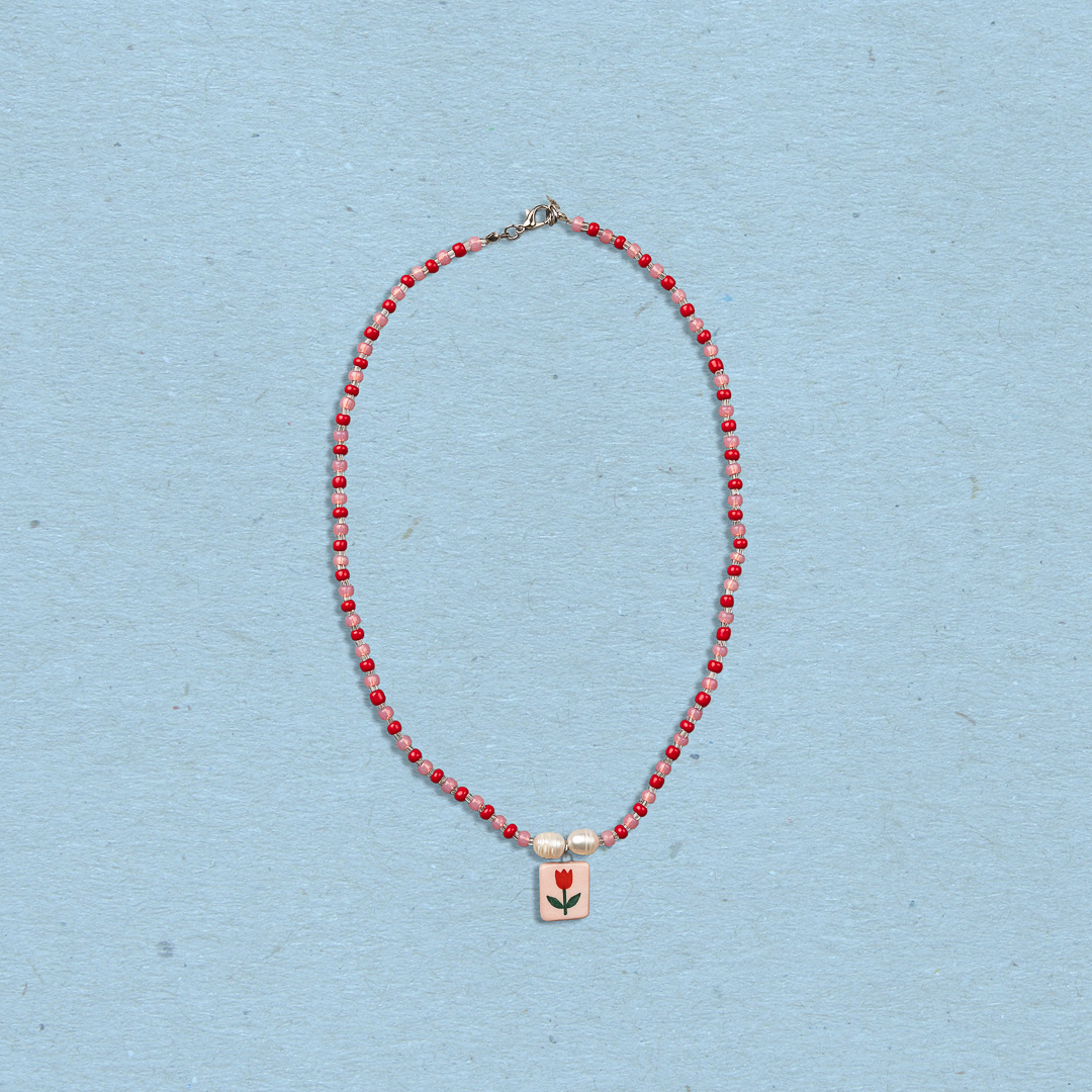 Collana di perline con ciondolo tulipano