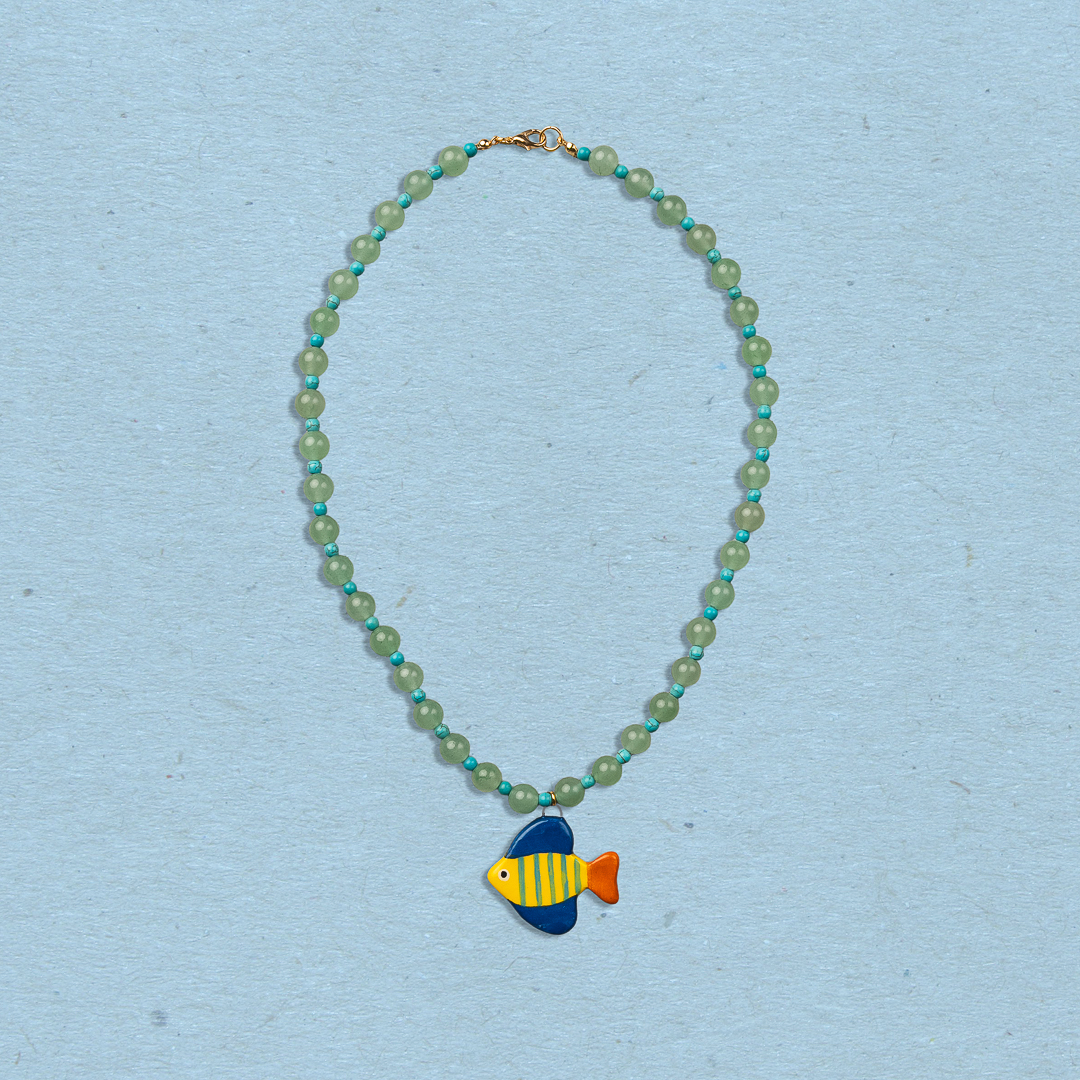 Collana con pesce giallo a righe