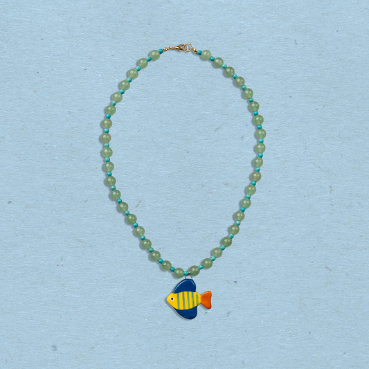 Collana con pesce giallo a righe