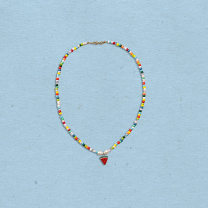 Collana di perline colorate con ciondolo anguria