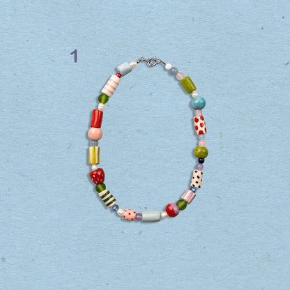 Collana con perline in ceramica colorate
