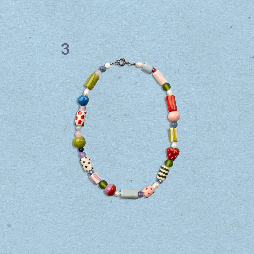 Collana con perline in ceramica colorate
