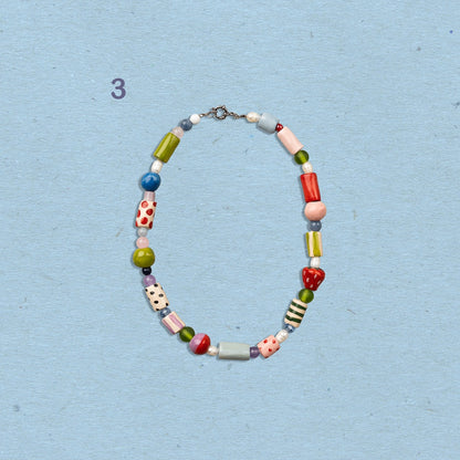 Collana con perline in ceramica colorate