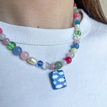 Collana colori pastello con ciondolo cielo