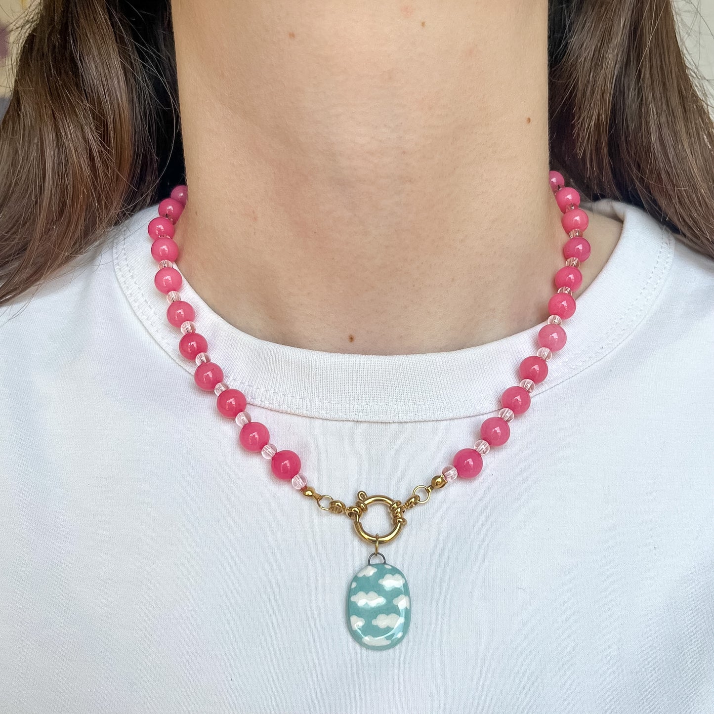 Collana rosa con moschettone e ciondolo cielo