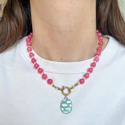 Collana rosa con moschettone e ciondolo cielo