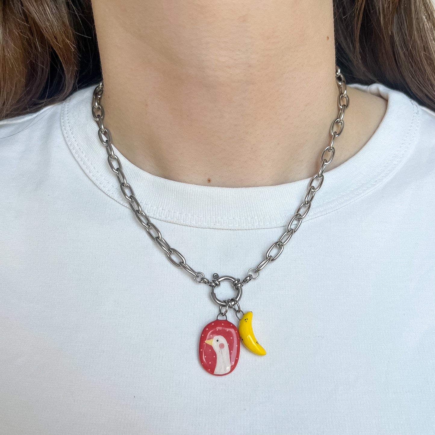 Catenella argento con ochetta rossa e banana