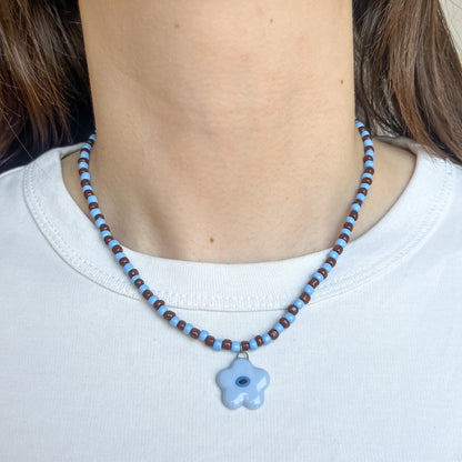 Collana con fiorellino azzurro