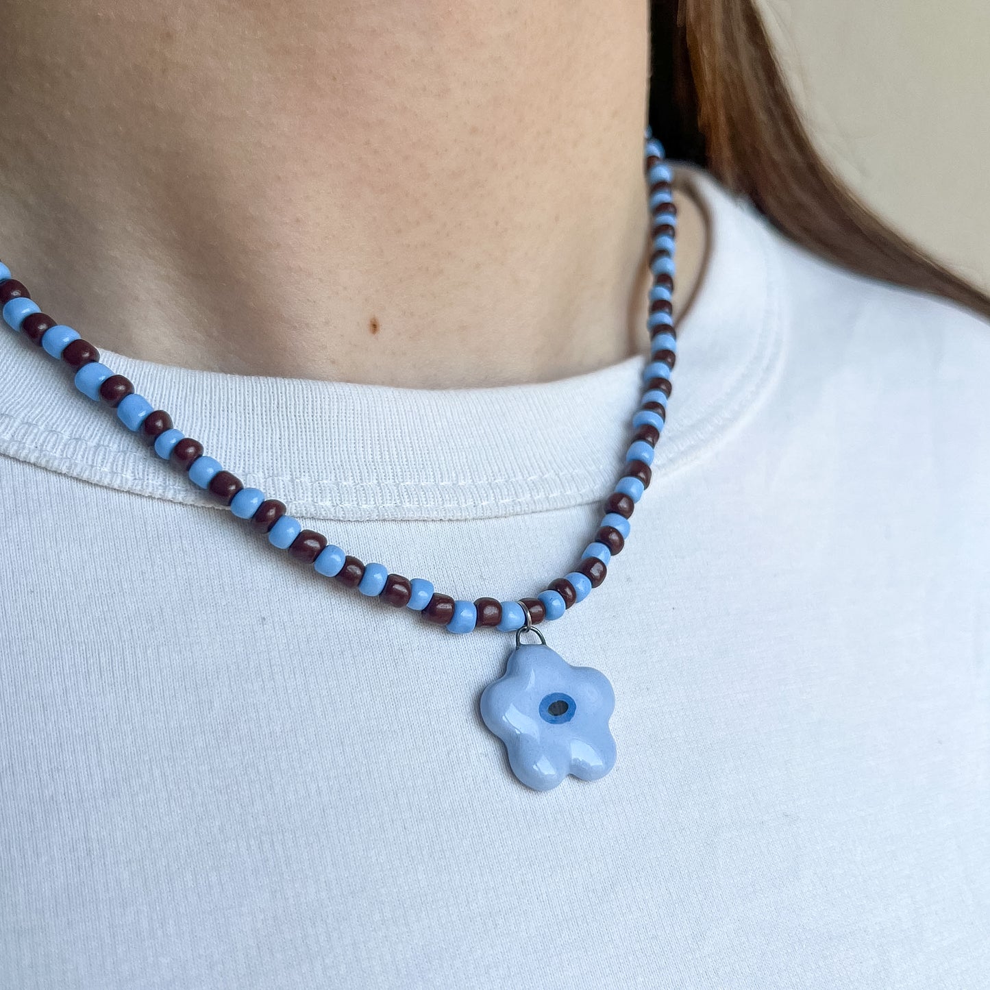 Collana con fiorellino azzurro