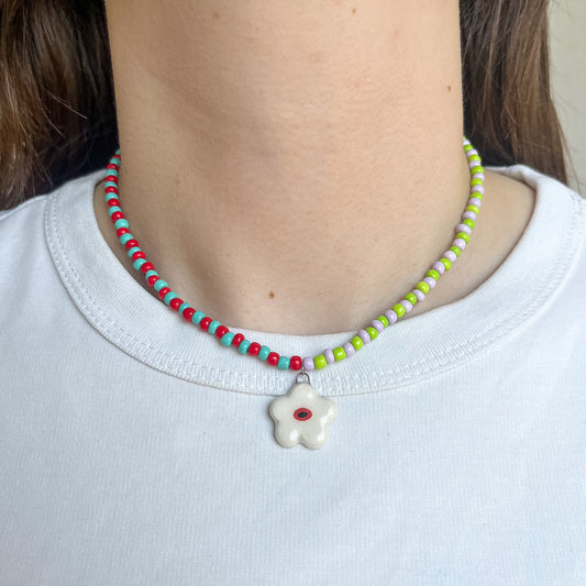 Collana con fiorellino bianco