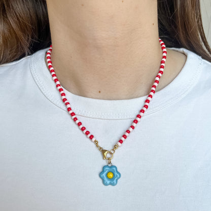 Collana con margherita azzurra