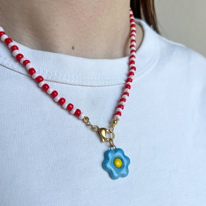 Collana con margherita azzurra