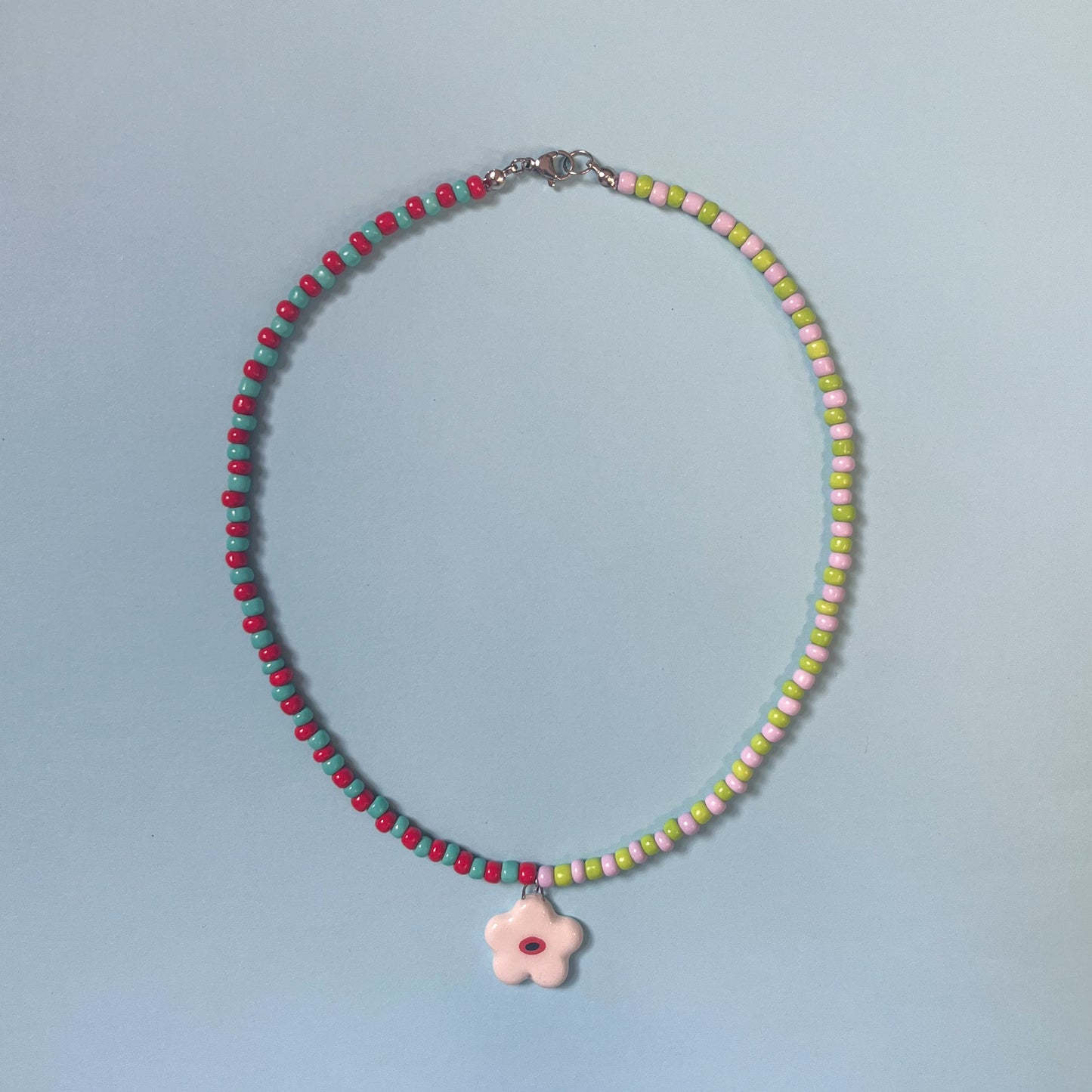 Collana con fiorellino bianco