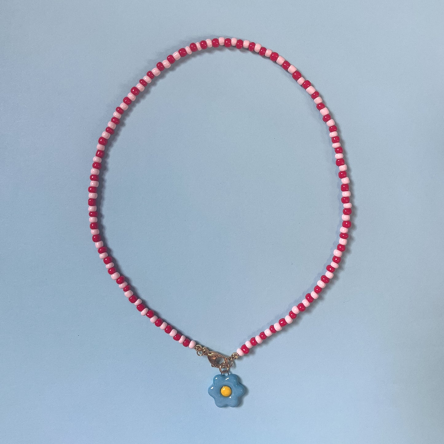 Collana con margherita azzurra
