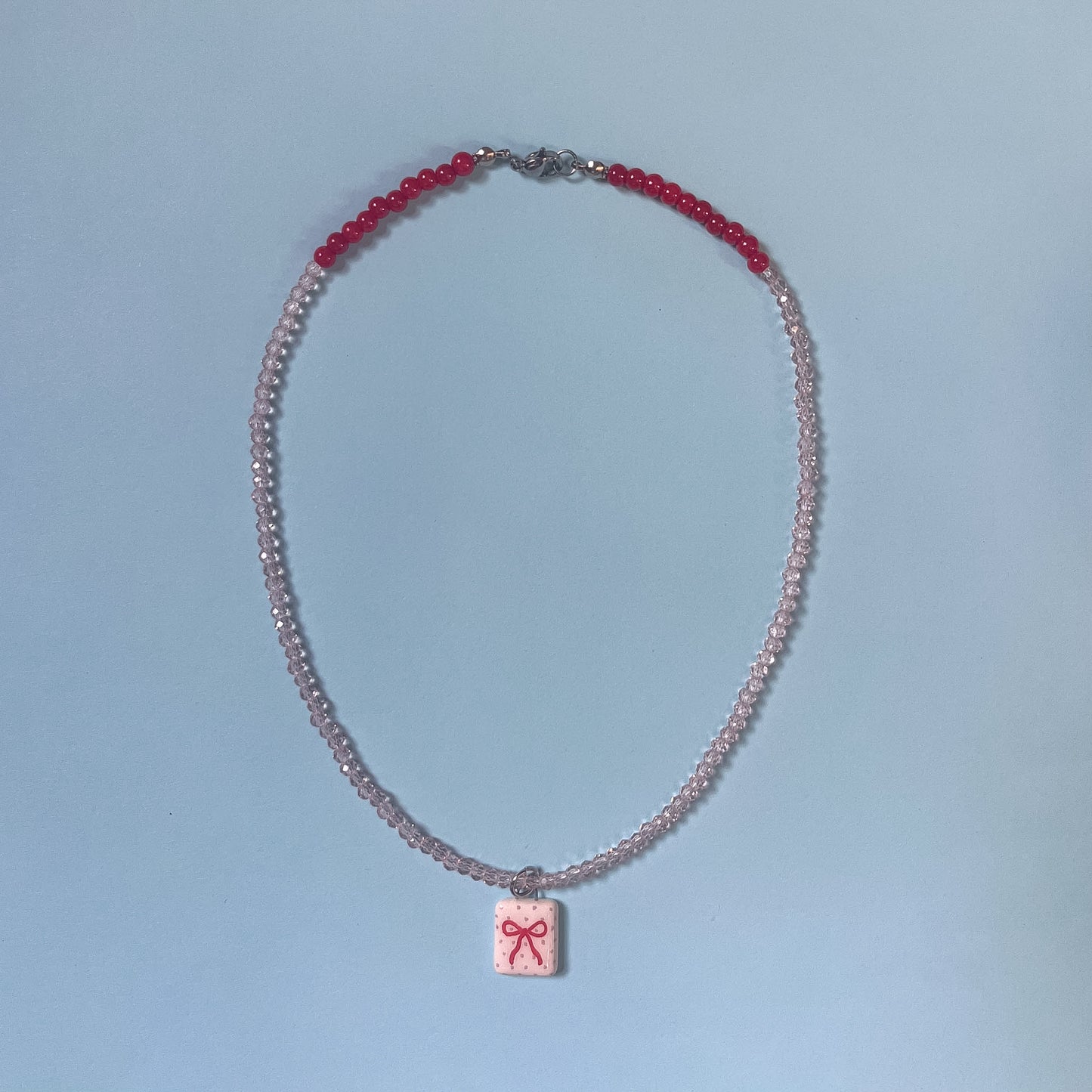 Collanina con fiocchetto