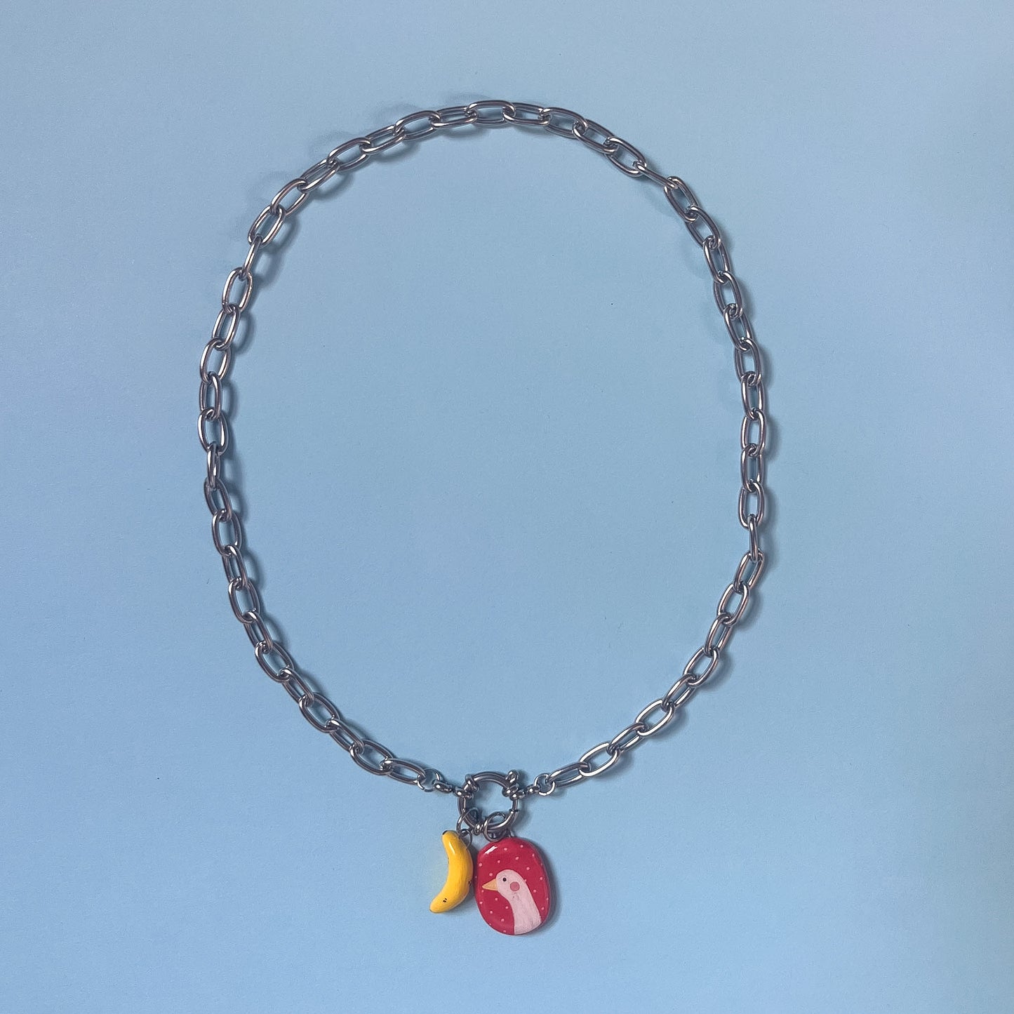 Catenella argento con ochetta rossa e banana