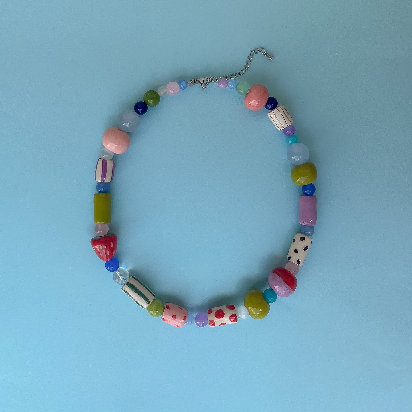 Collana con perline in ceramica colorate