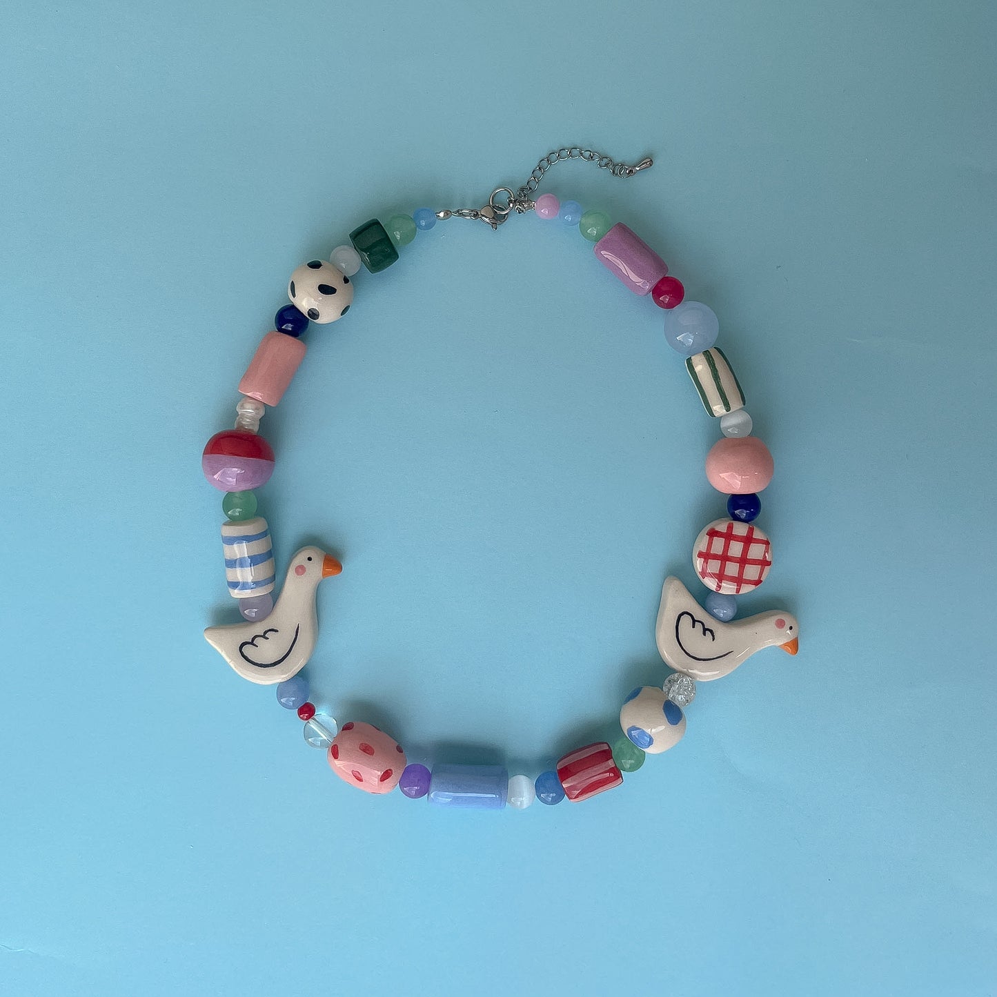 Collana con perline in ceramica e paperelle
