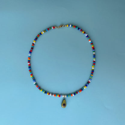 Collana colorata con ciondolo avocado