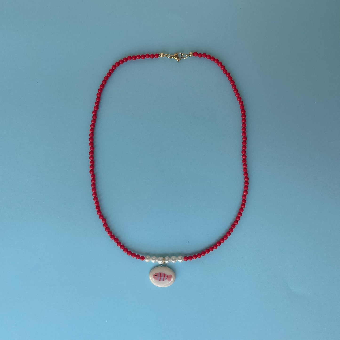 Collana in corallo con medaglietta pesciolino