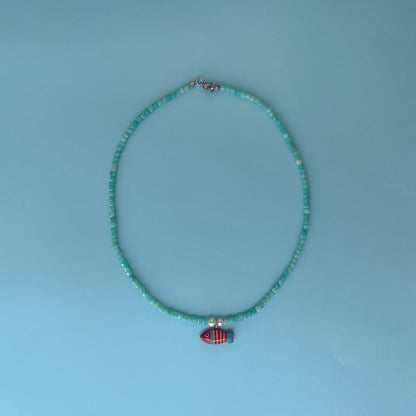 Collana in amazonite con pesciolino rosso