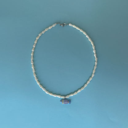 Collana in madreperla con pesciolino azzurro