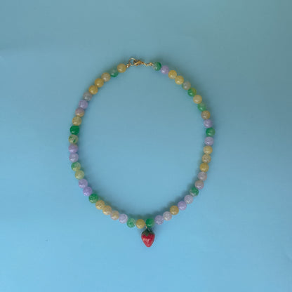 Collana verde gialla e lilla con fragolina