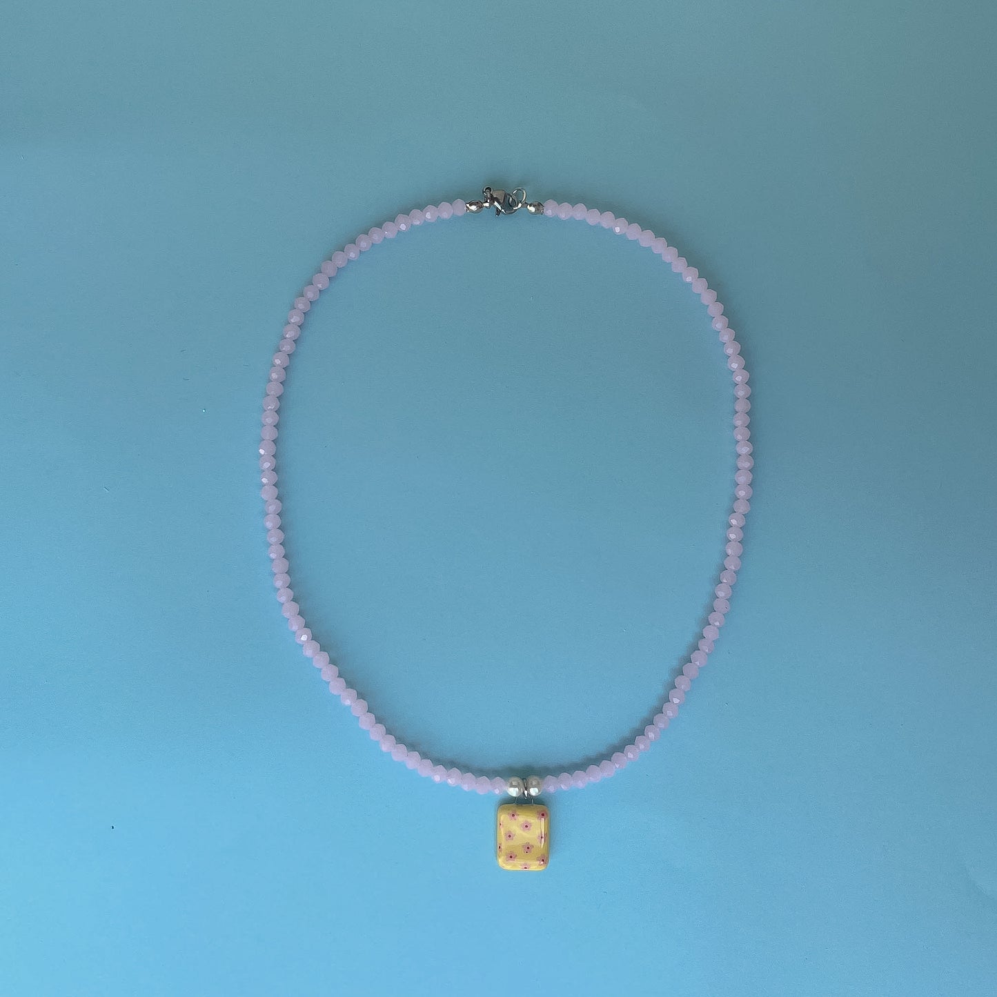 Collana rosa con ciondolo fiorellini