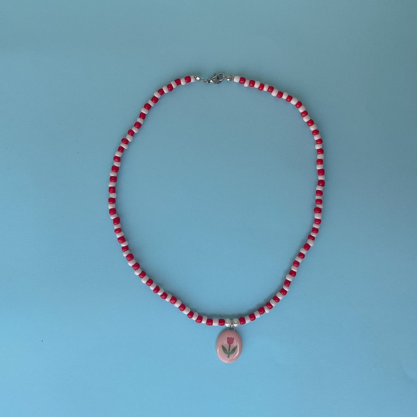 Collana rosa e rossa con ciondolo tulipano
