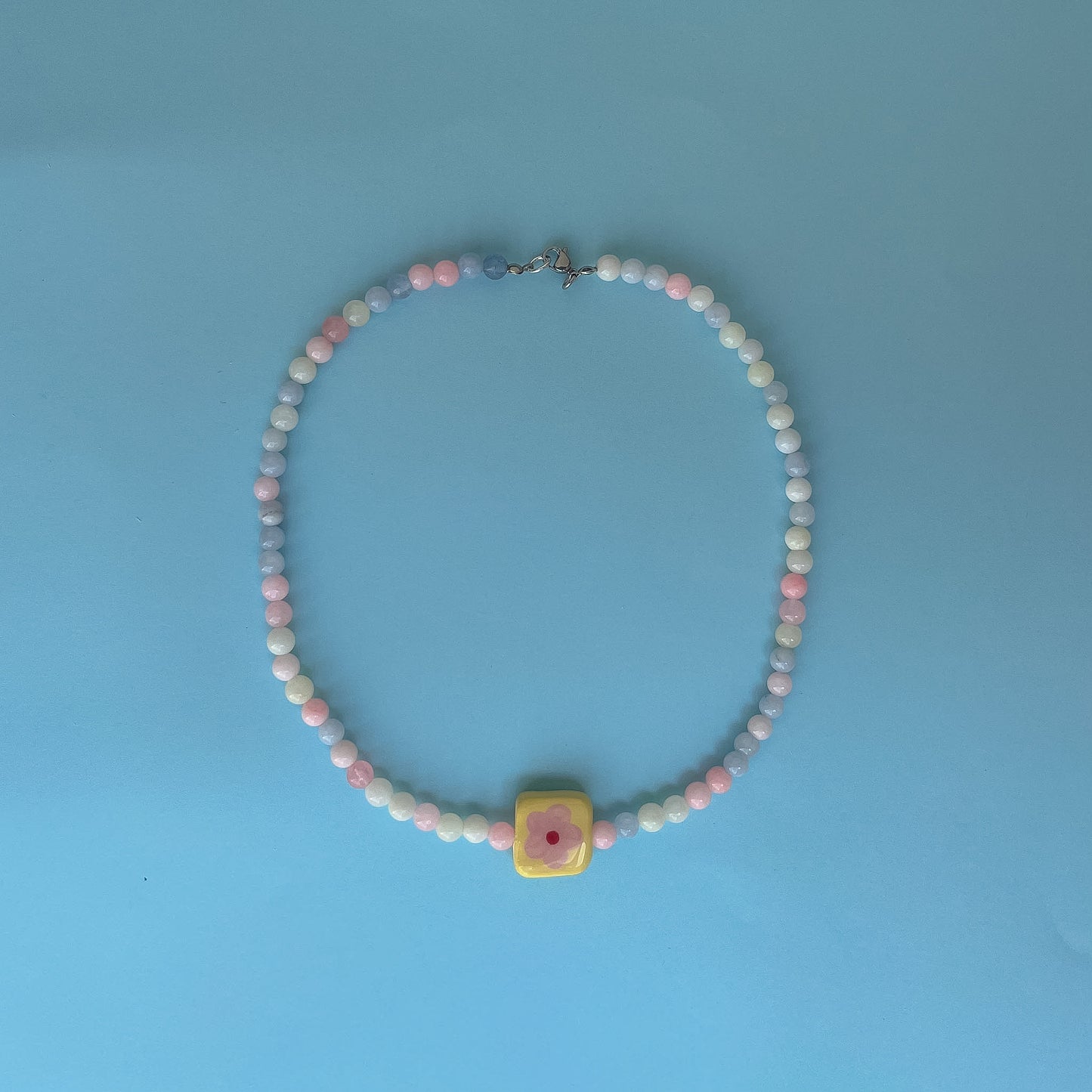 Collana colori pastello con perlina fiorellino