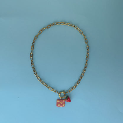 Catenella oro con fiorellini e fragola