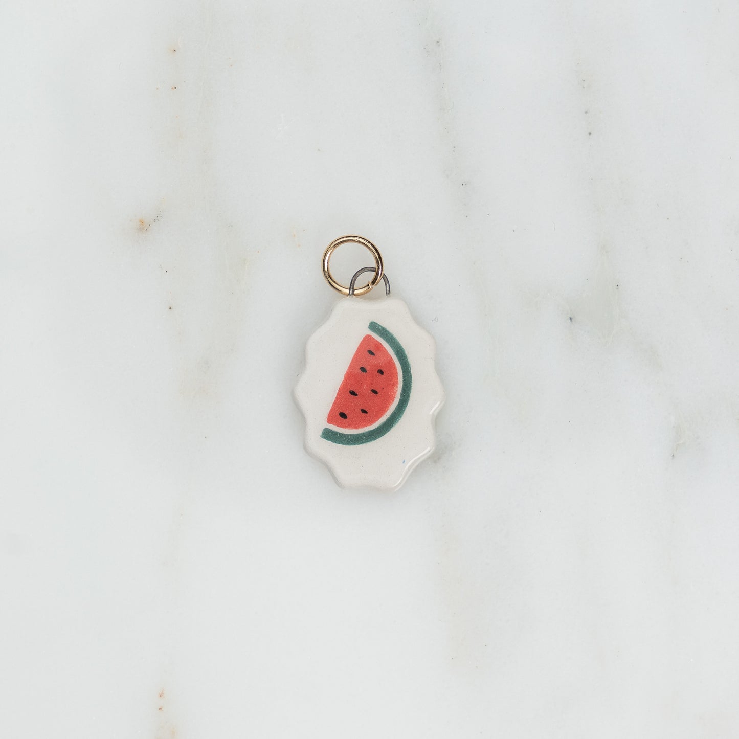 Ciondolo ovale con bordo ondulato