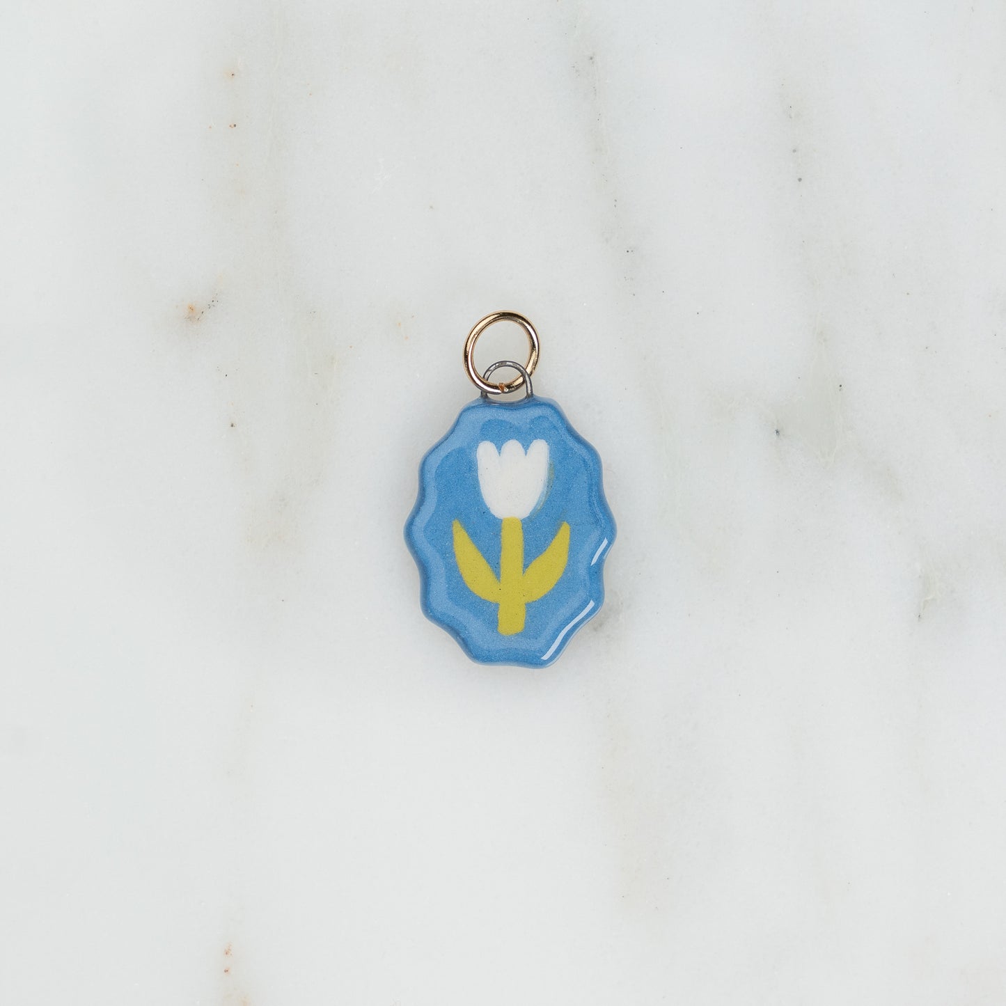 Ciondolo ovale con bordo ondulato