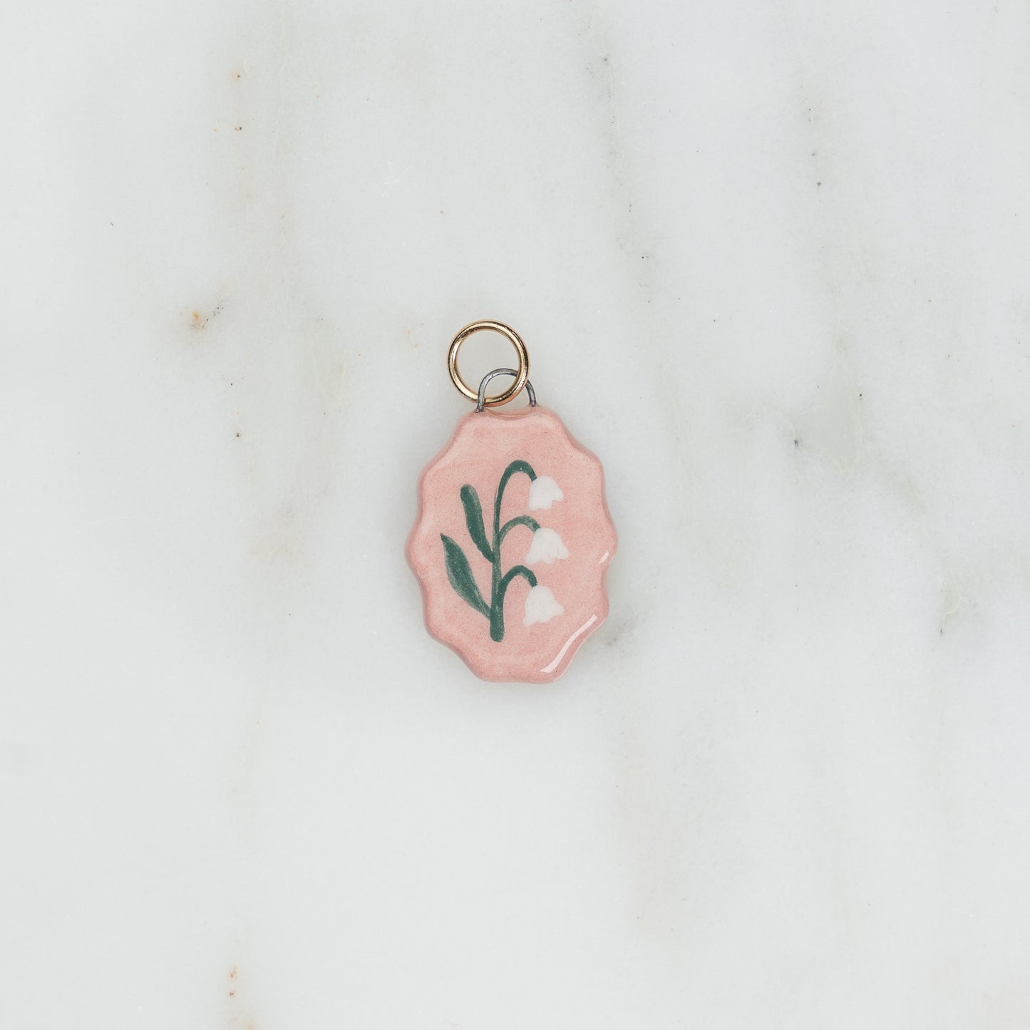 Ciondolo ovale con bordo ondulato