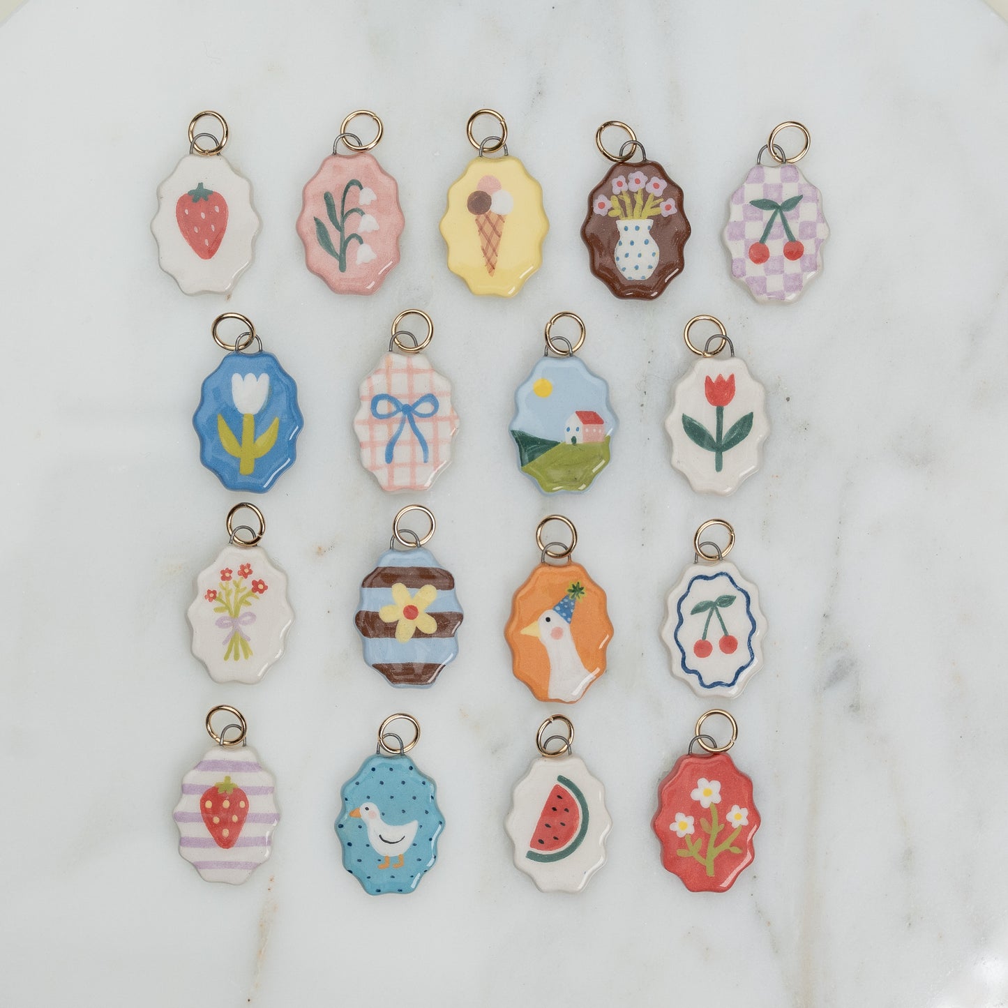 Ciondolo ovale con bordo ondulato