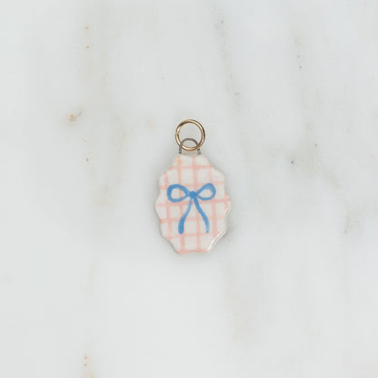 Ciondolo ovale con bordo ondulato