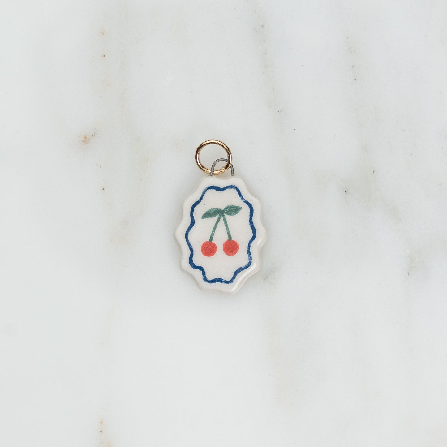 Ciondolo ovale con bordo ondulato