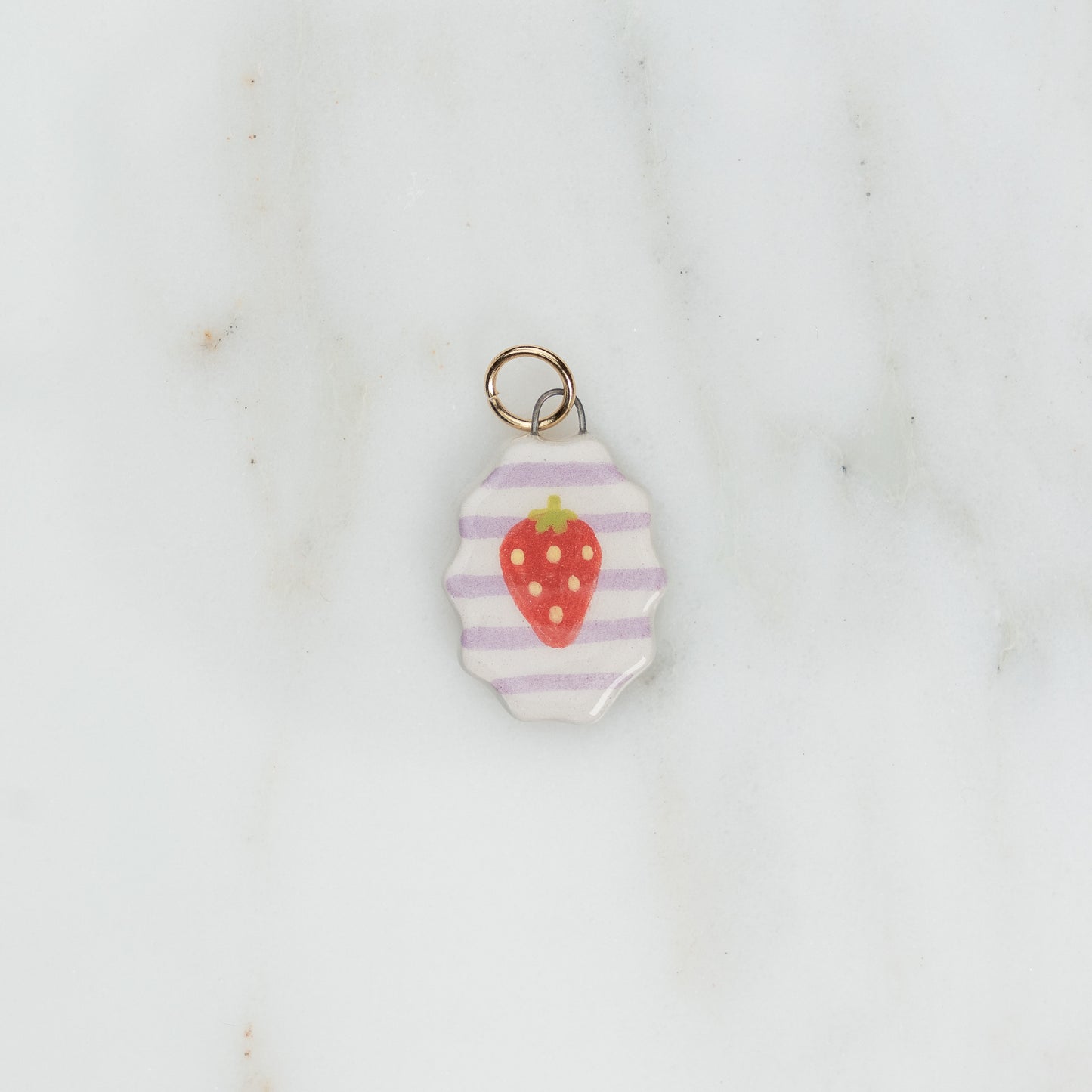 Ciondolo ovale con bordo ondulato