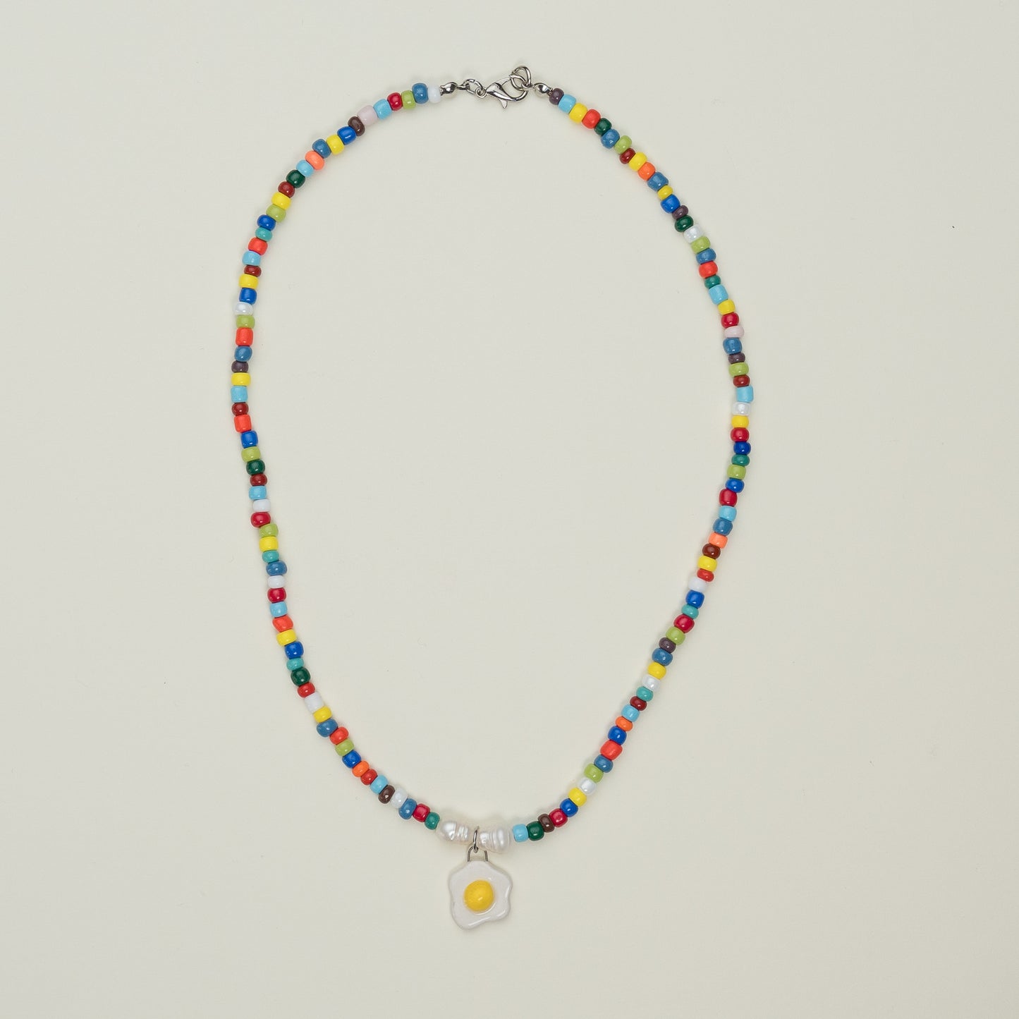 Collana di perline con ovetto