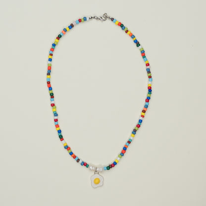 Collana di perline con ovetto