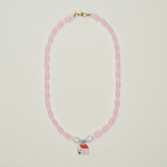 Collana rosa con ciondolo casetta